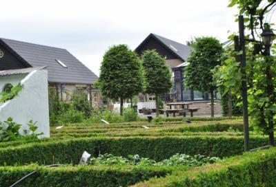 Kruidentuin met openbaar terras